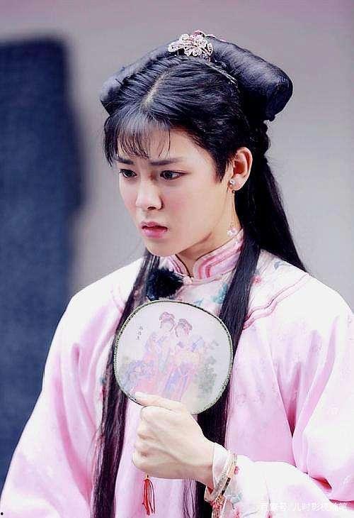 娱乐吃瓜美少女侯明昊,娱乐吃瓜界的青春偶像